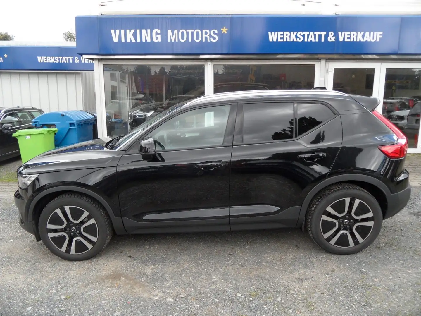 Volvo XC40 Momentum Pro 2WD Schwarz - 2