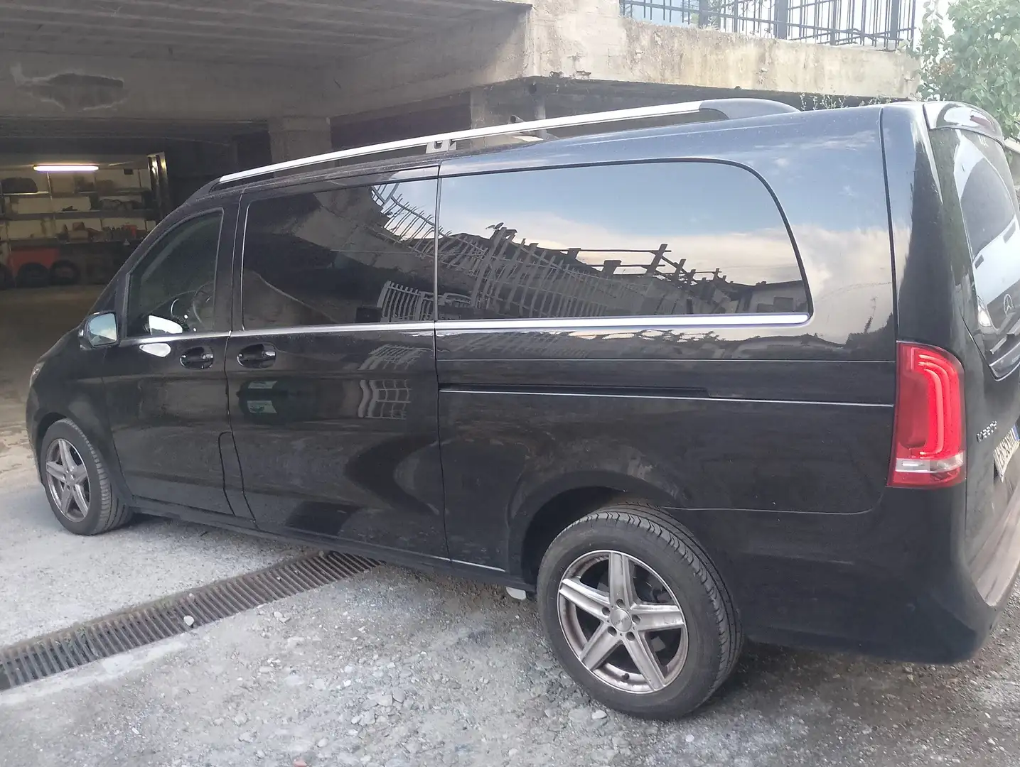 Mercedes-Benz V 220 d Sport ExtraLong auto Negru - 2