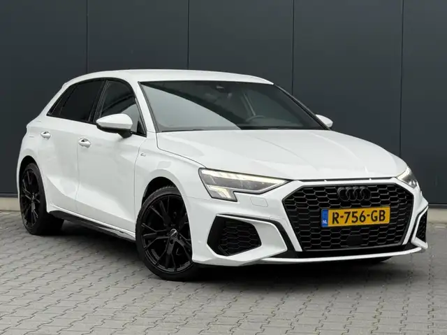 Audi A3 view 4