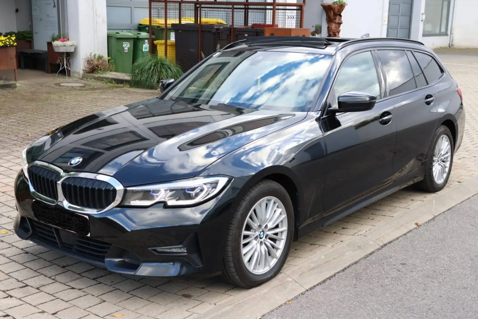 BMW 318 318d Touring M Sport Aut. M Sport Schwarz - 1