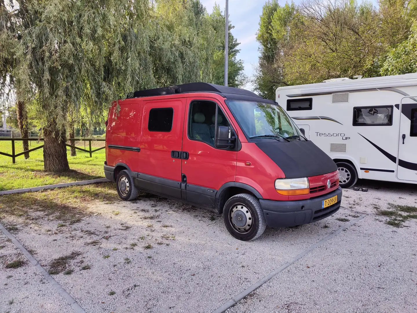 Renault Master Camper Rojo - 1