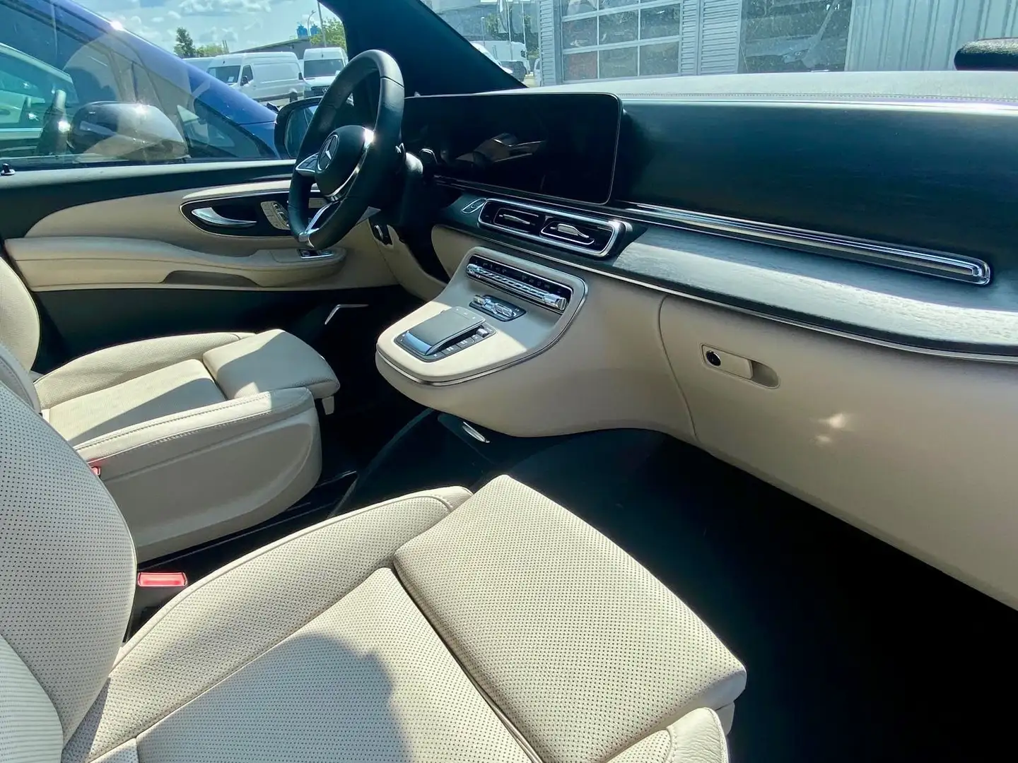 Mercedes-Benz V 300 AVANTGARDE lang *AMG*PANO*MEMORY* MY 2026 Zwart - 2