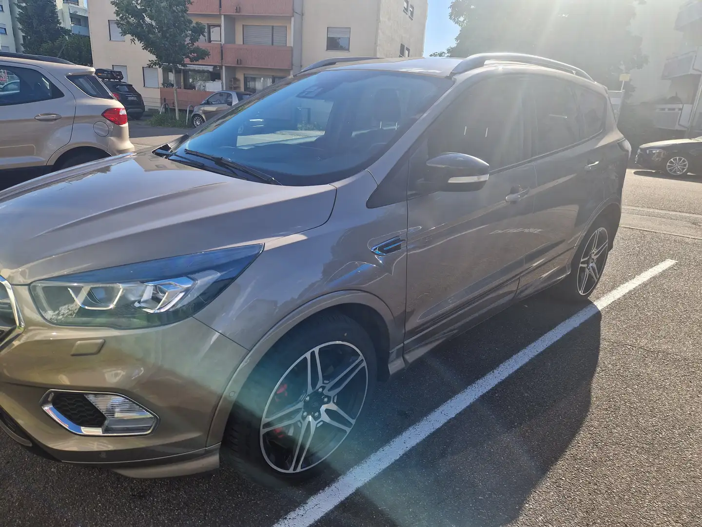 Ford Kuga 2.0 TDCi 4x4 Aut. ST-Line Beżowy - 1