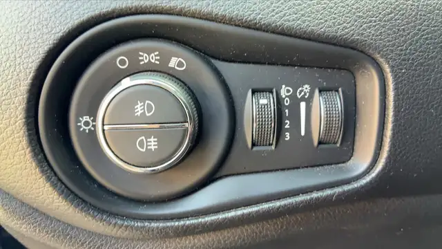 Jeep Renegade view 13