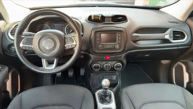 Jeep Renegade view 11