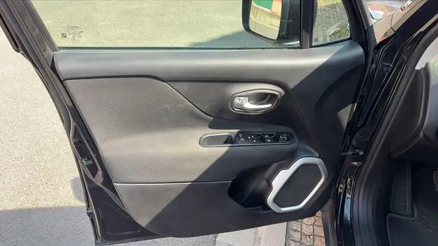 Jeep Renegade view 7