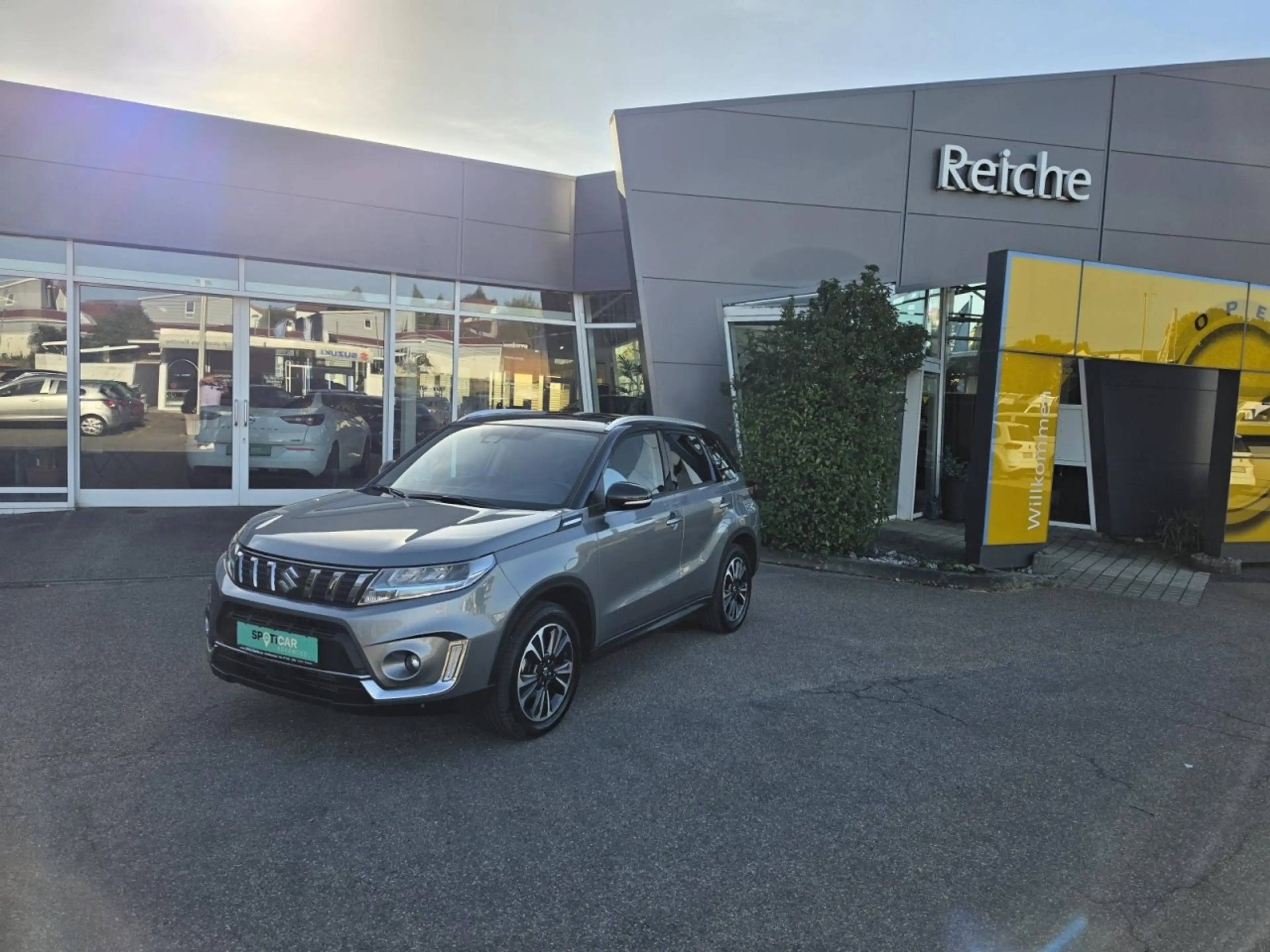 Suzuki Vitara Comfort+ 4x4 1,4 AHK+NAV+PANO+SHZ+RFK+ACC Klima