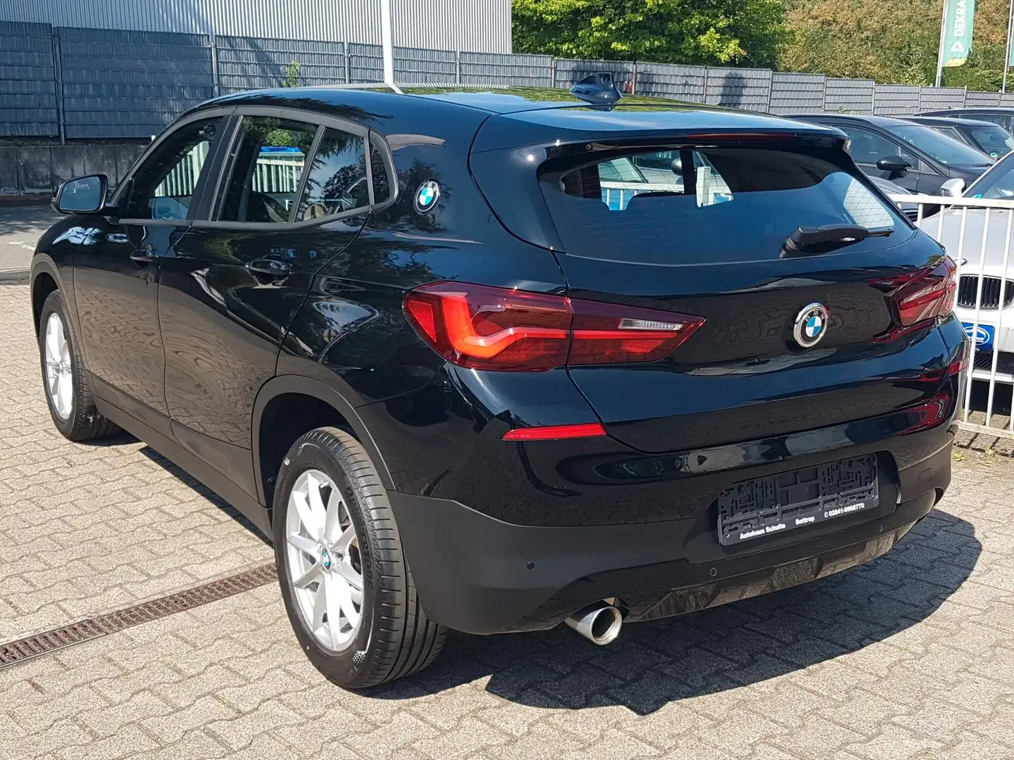 BMW X2 sDrive18i Advantage Navi AHK PDC Sitzheizung Noir - 2