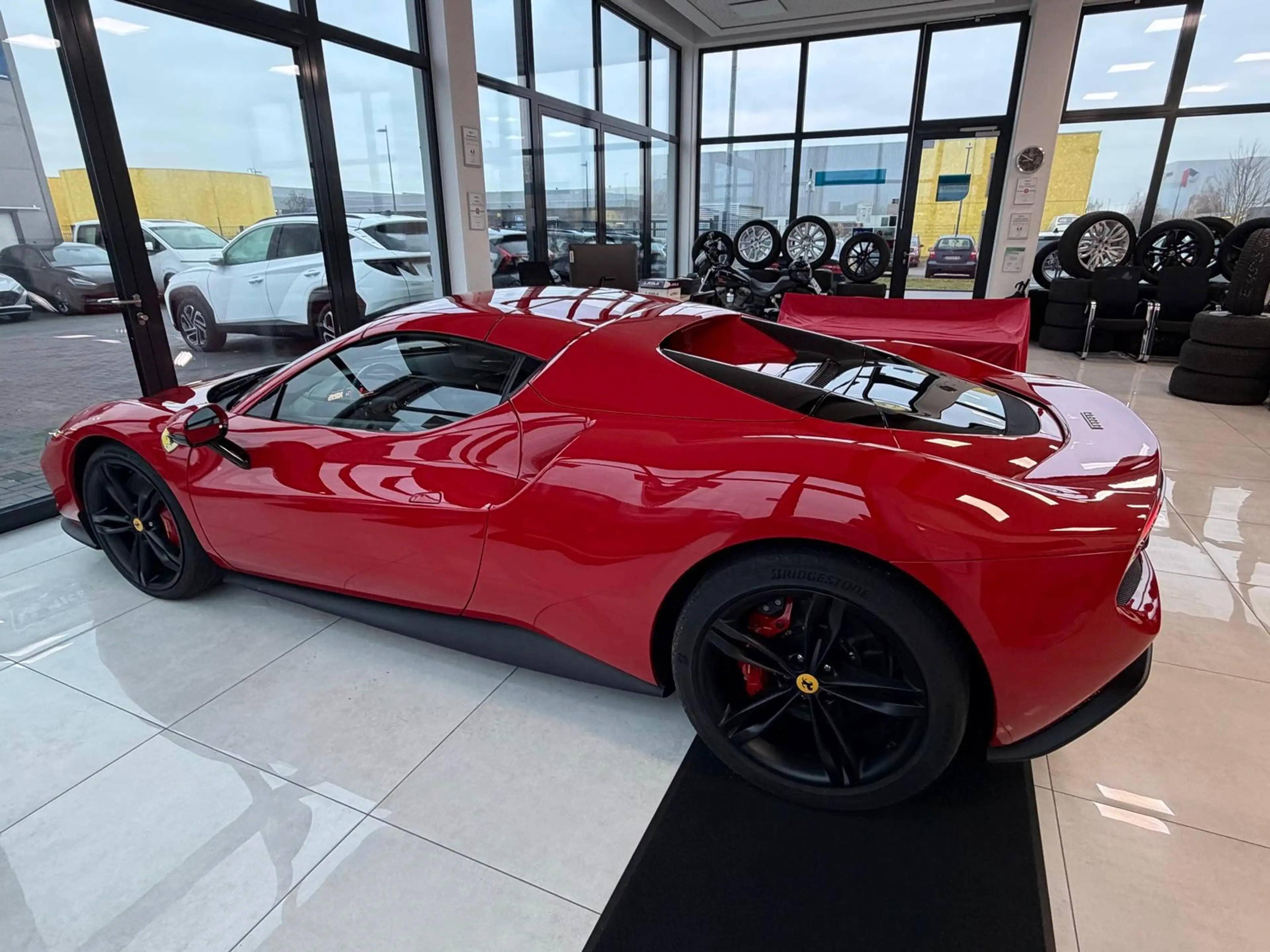 Ferrari 296 GTS Lift / Carbon-LED-Lenkrad / Rosso Corsa — photo 6
