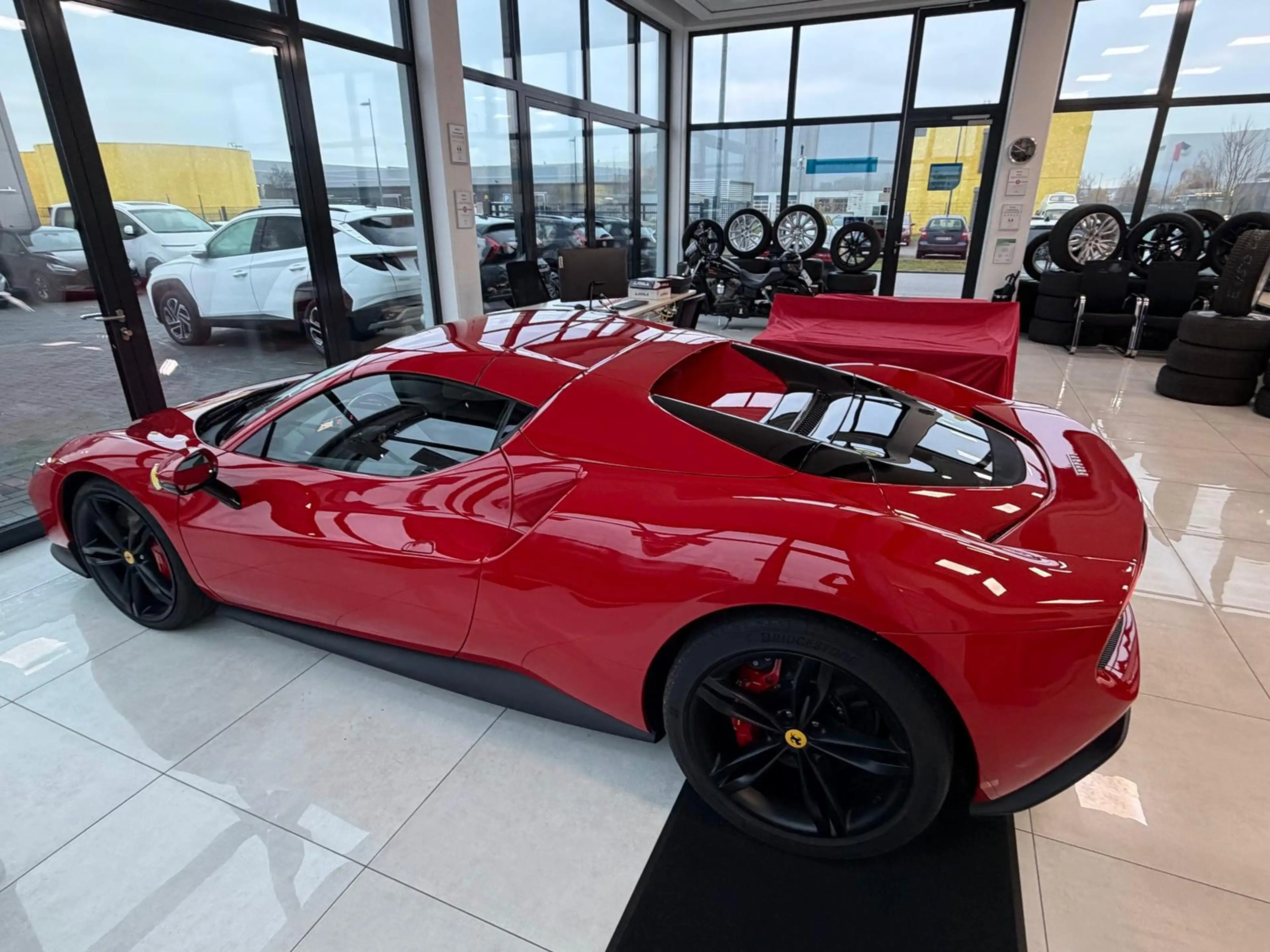 Ferrari 296 GTS Lift / Carbon-LED-Lenkrad / Rosso Corsa — photo 5