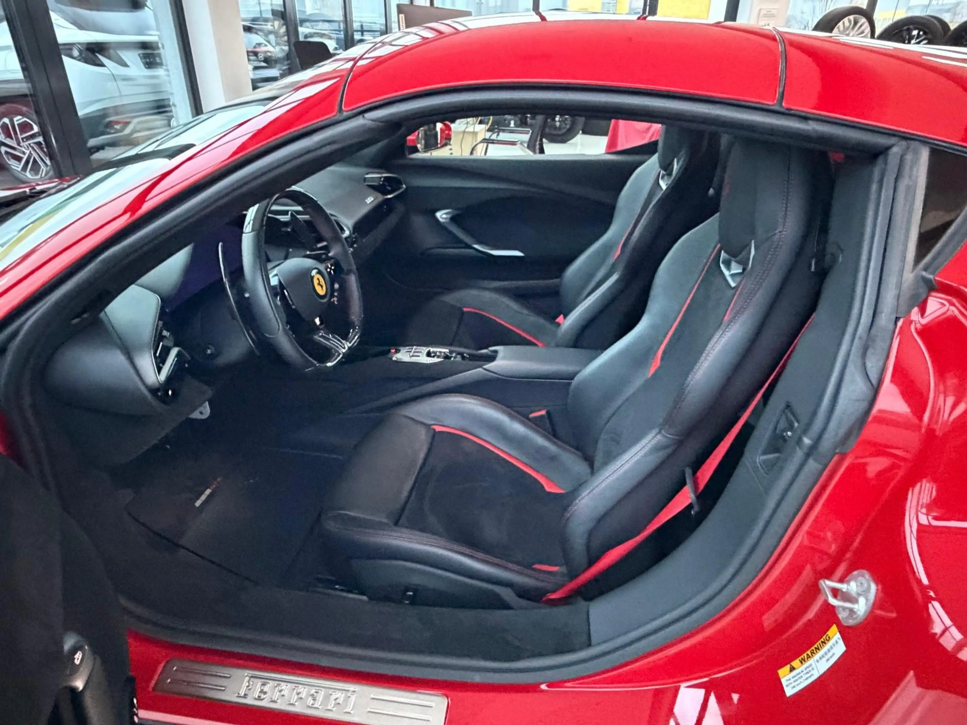 Ferrari 296 GTS Lift / Carbon-LED-Lenkrad / Rosso Corsa — photo 15