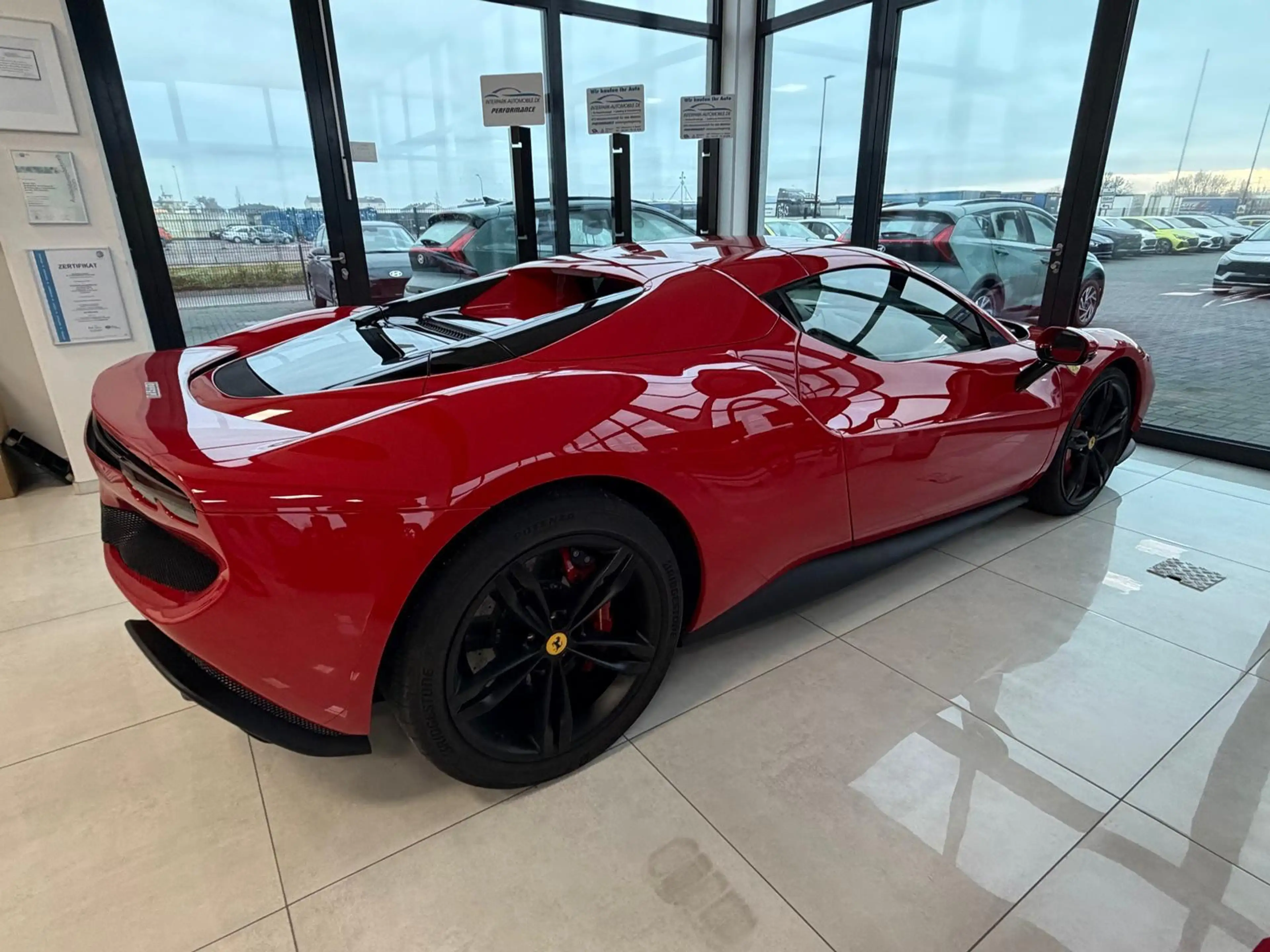 Ferrari 296 GTS Lift / Carbon-LED-Lenkrad / Rosso Corsa — photo 12
