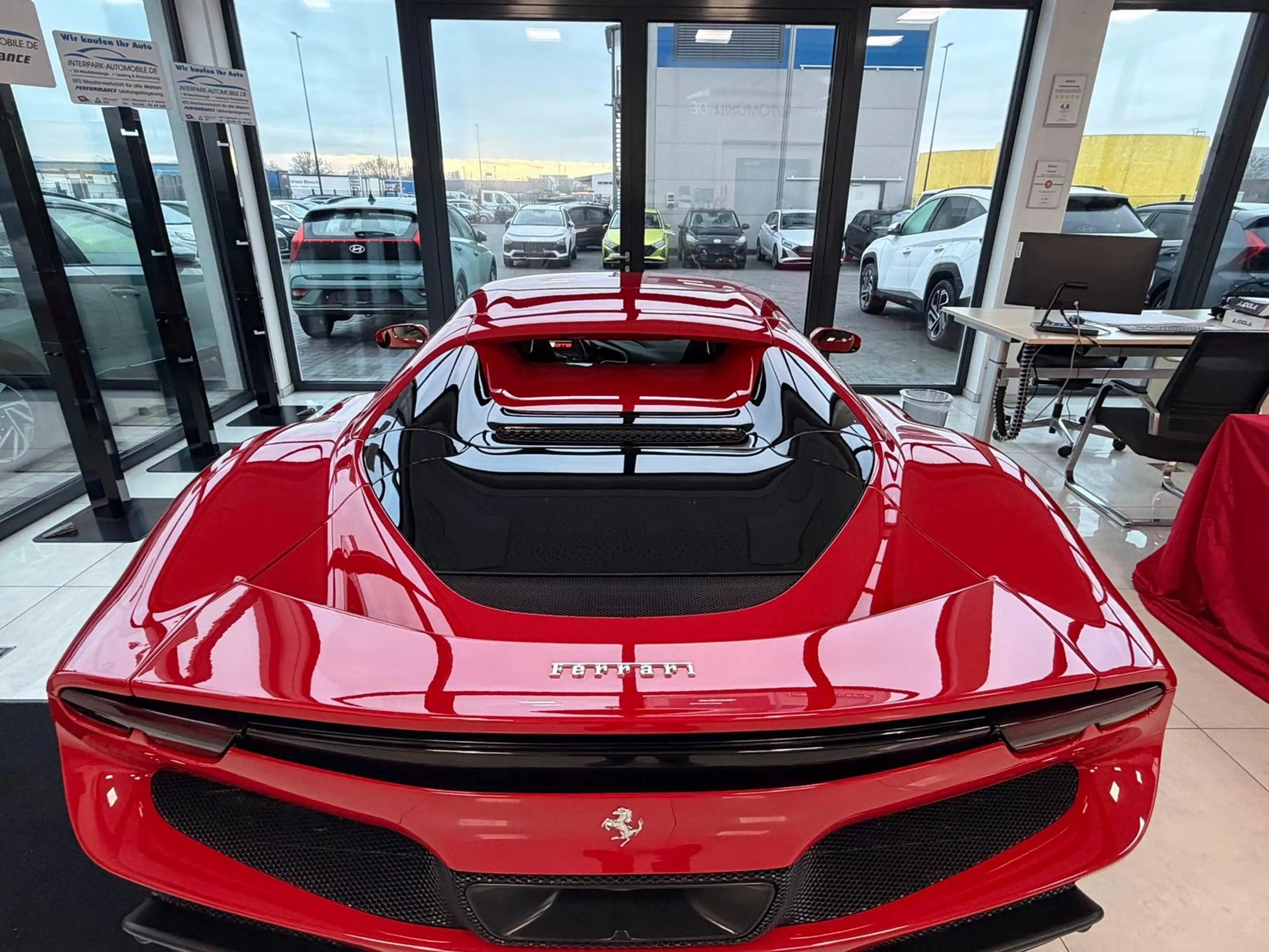 Ferrari 296 GTS Lift / Carbon-LED-Lenkrad / Rosso Corsa — photo 7