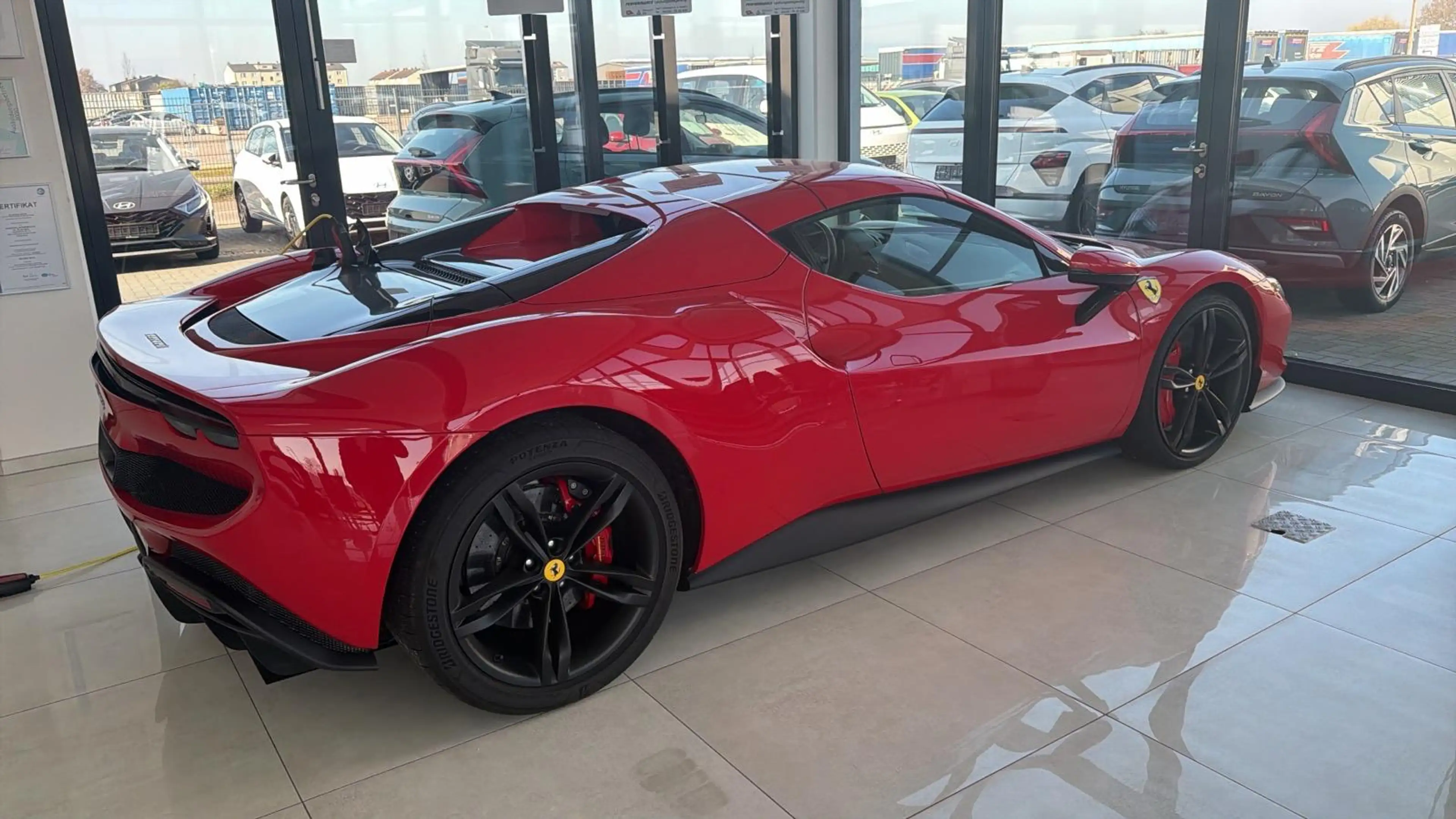 Ferrari 296 GTS Lift / Carbon-LED-Lenkrad / Rosso Corsa — photo 10