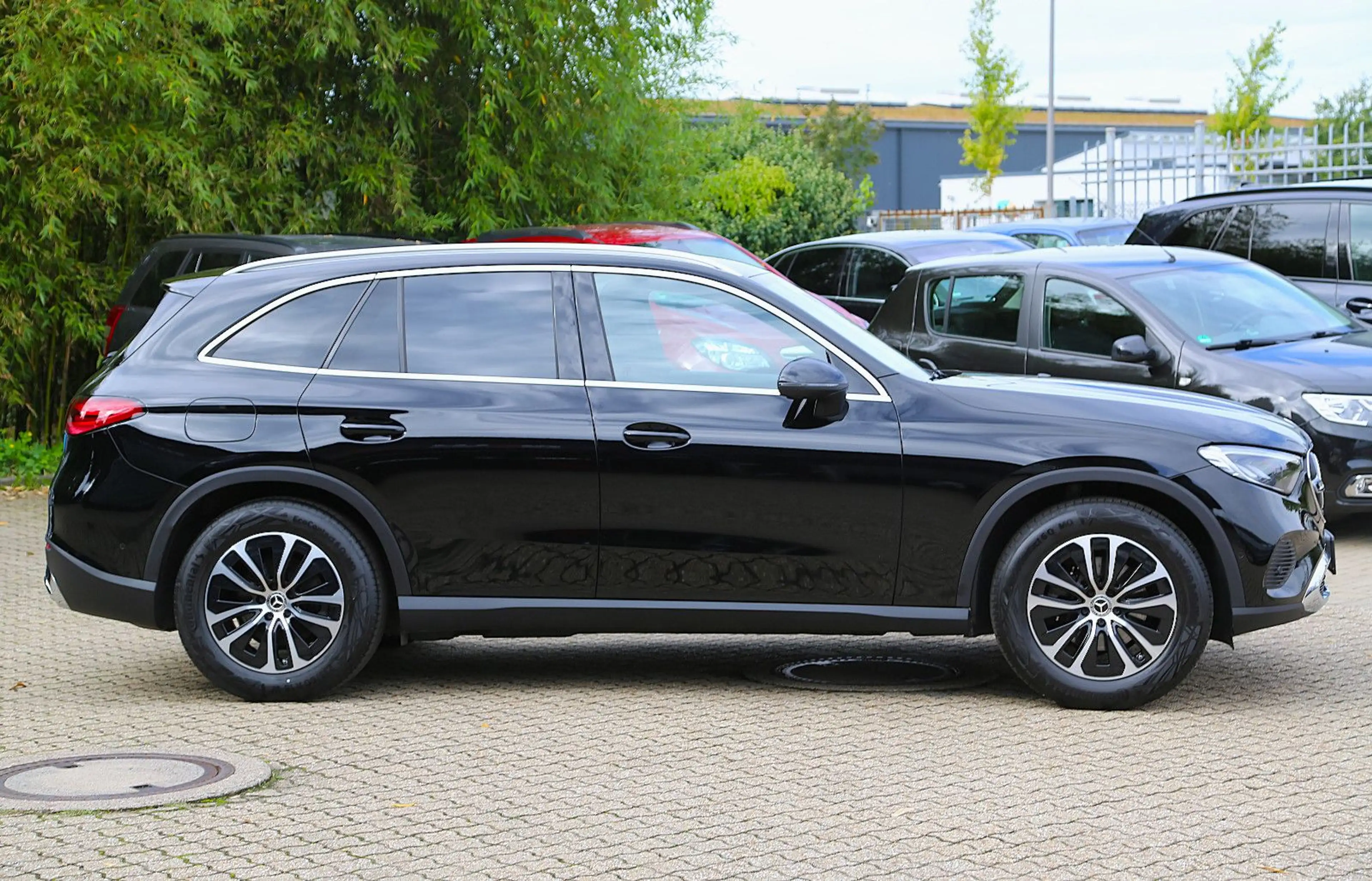 Mercedes-Benz GLC 220 d 4Matic Avantgarde Navi LED ACC Kamera — photo 15