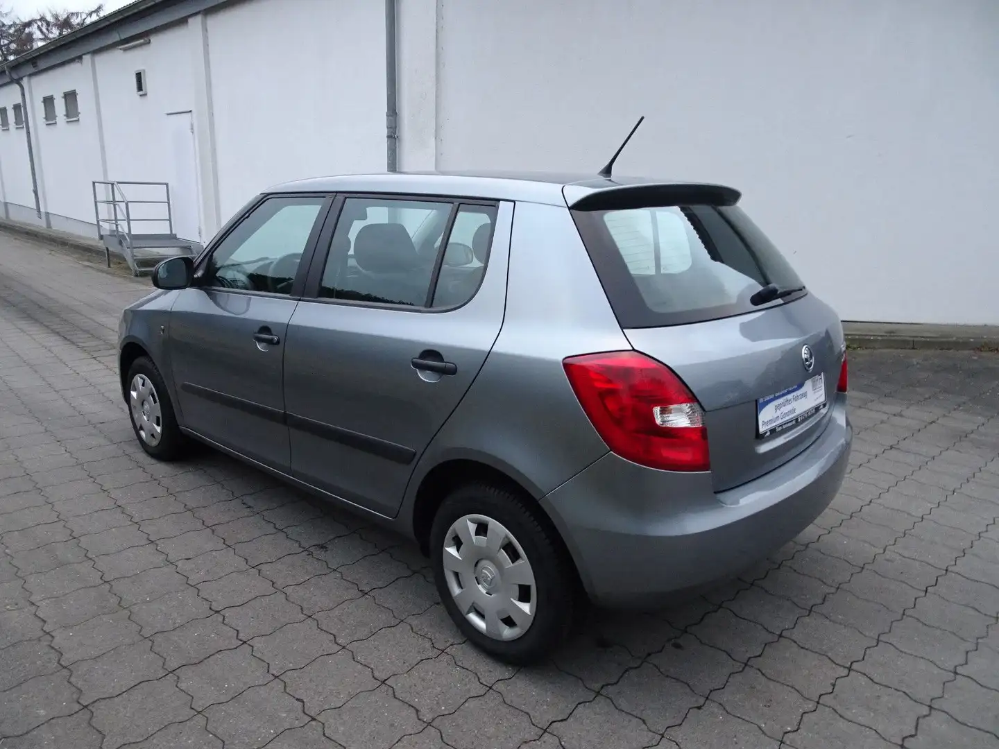 Skoda Fabia HTP 1.2l / 66800KM & Scheckheftgepflegt Grau - 2