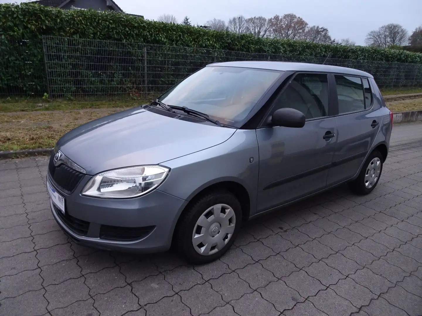 Skoda Fabia HTP 1.2l / 66800KM & Scheckheftgepflegt Grau - 1