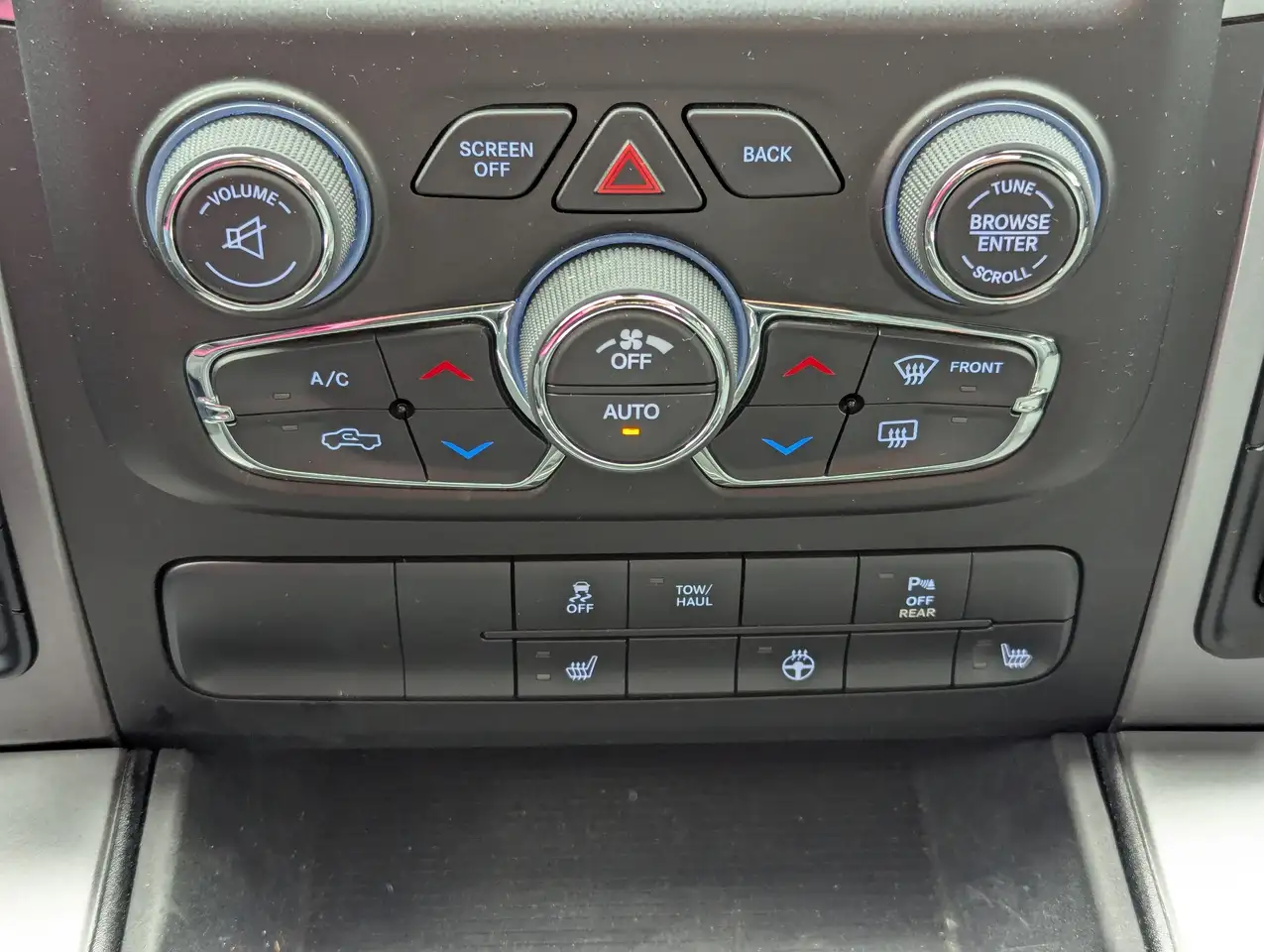 RAM 1500 снимка RAM 1500