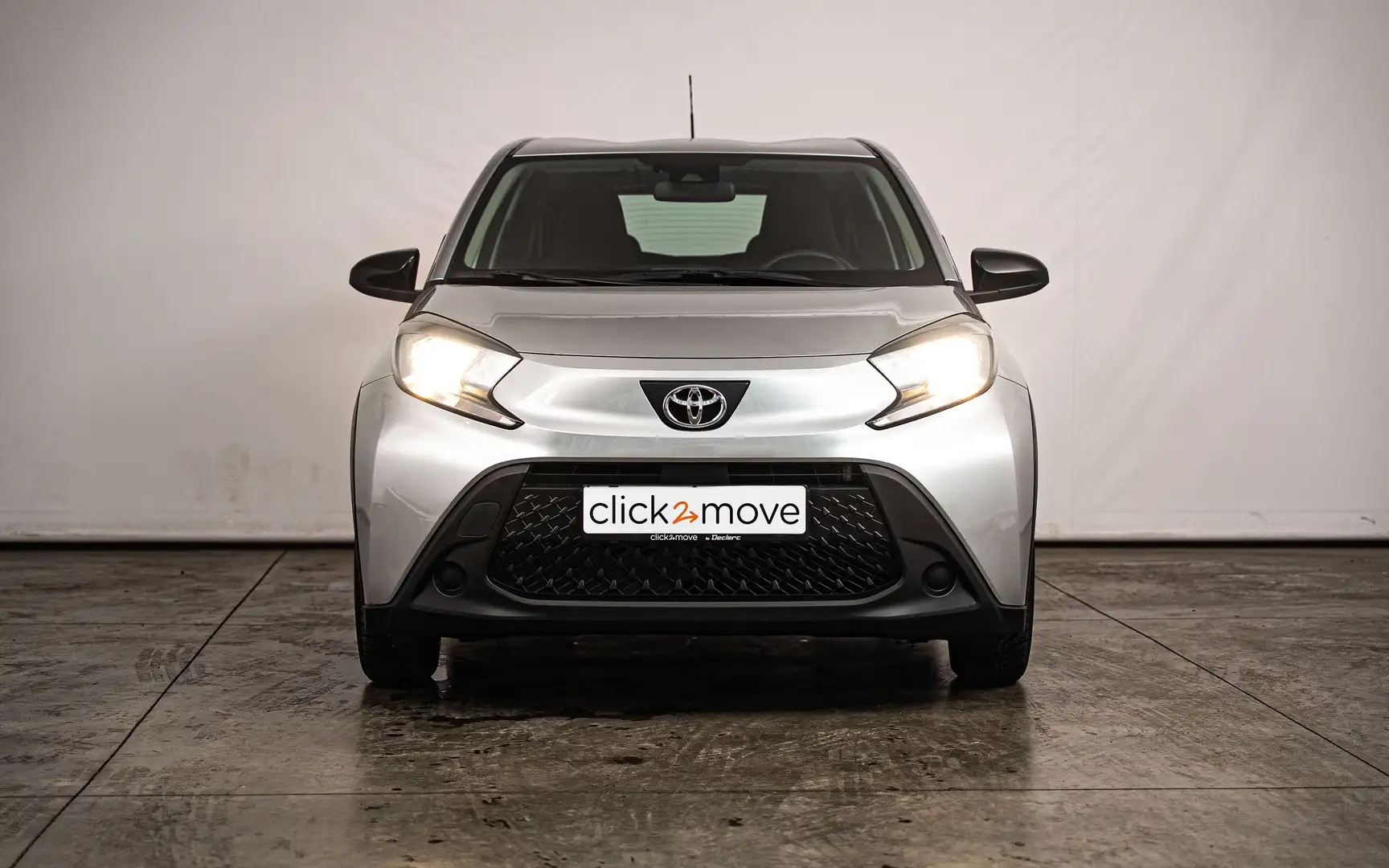 Toyota Aygo X X 1.0i VVT-i X Grijs - 2
