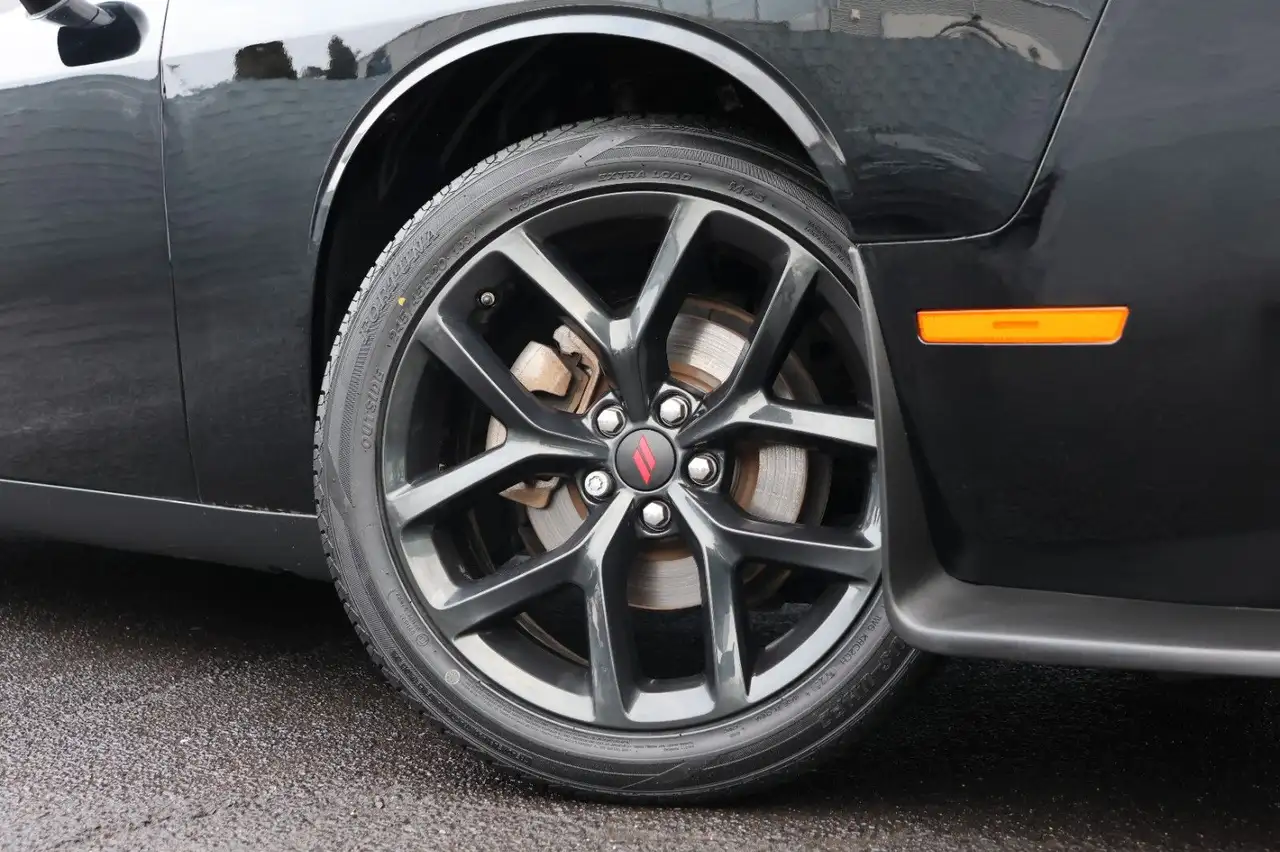 Dodge Challenger 2022 — фото 11