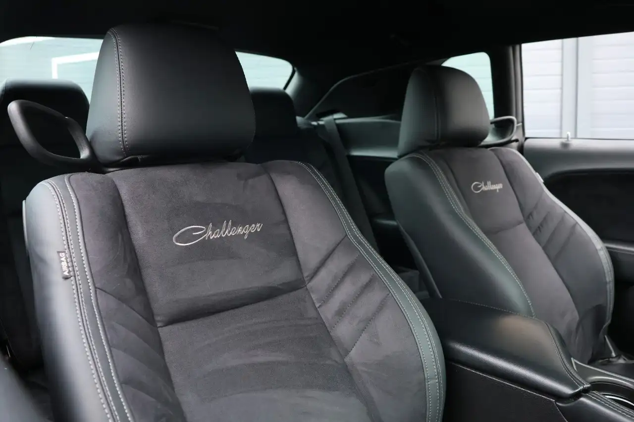 Dodge Challenger 2022 — фото 15