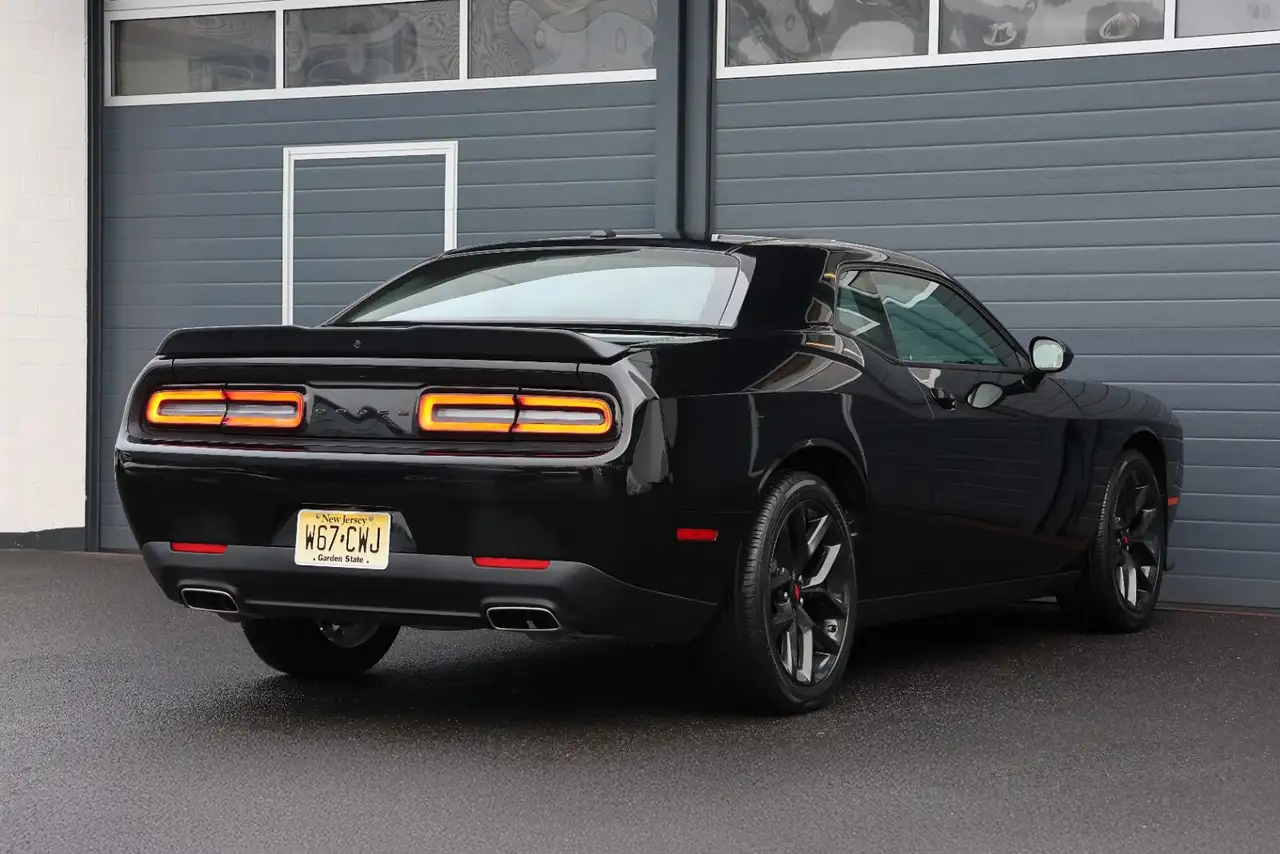 Dodge Challenger 2022 — фото 7
