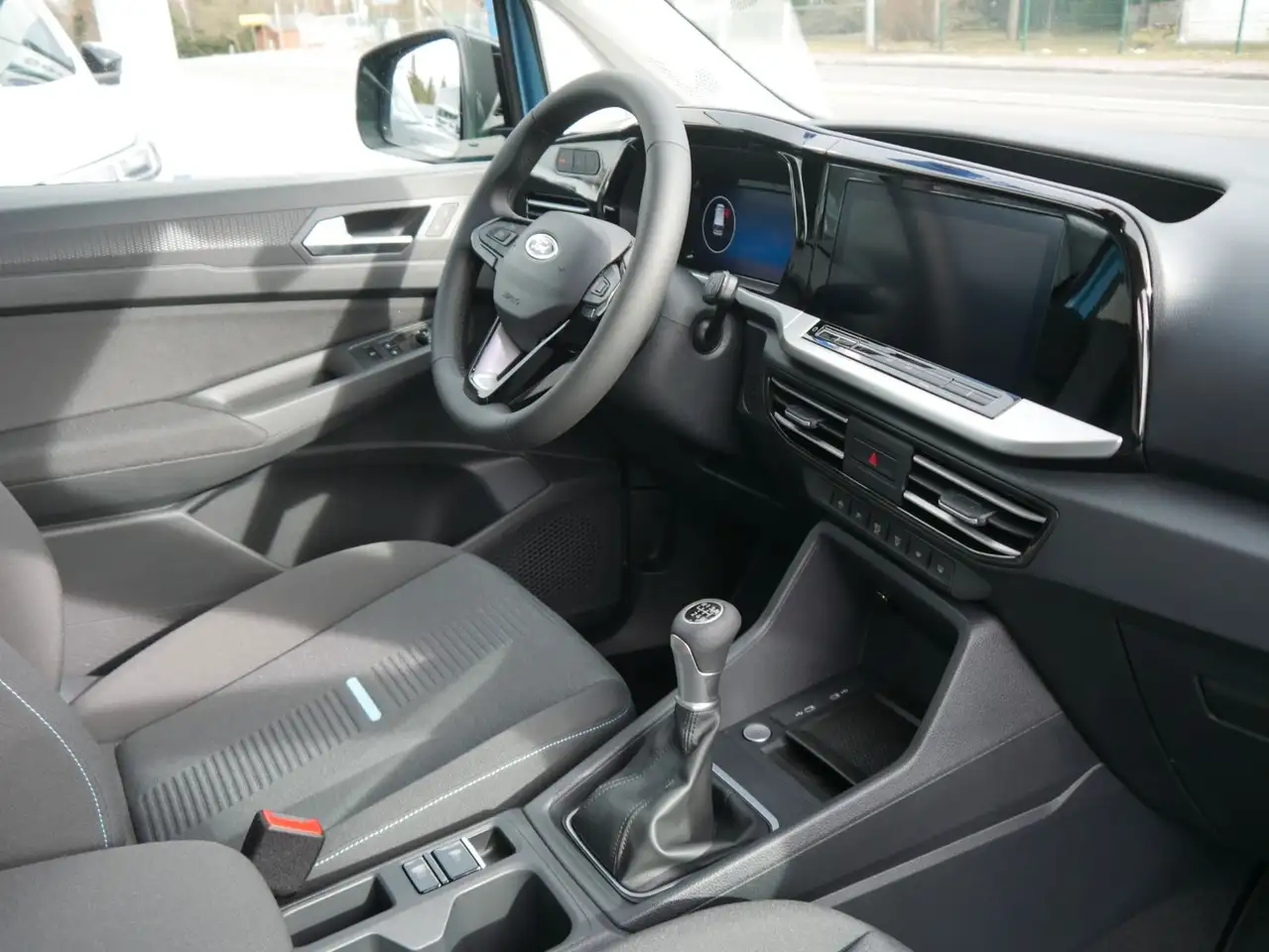 Ford Grand Tourneo 2026 — фото 10