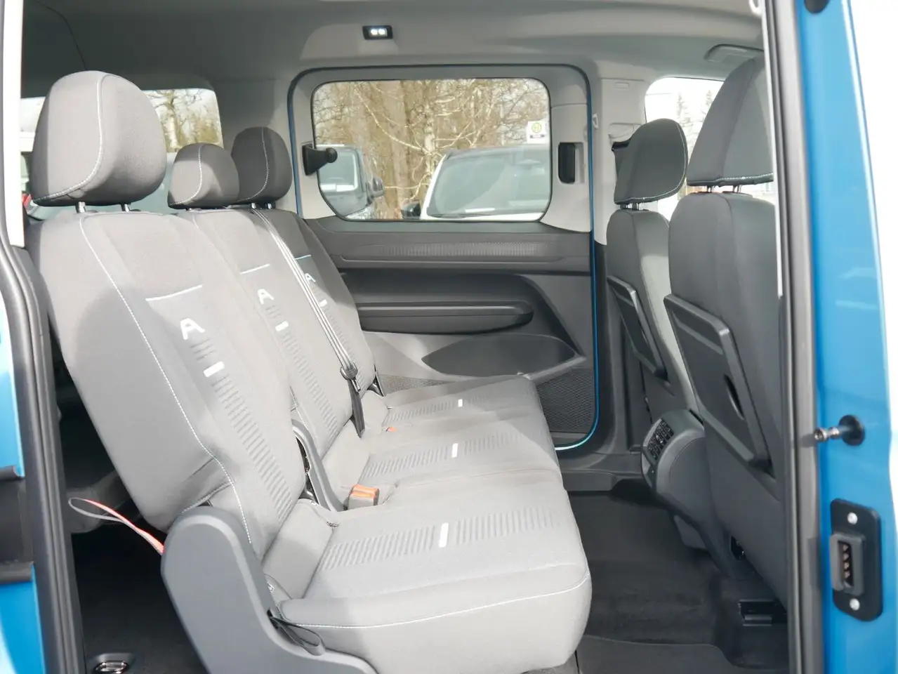 Ford Grand Tourneo 2026 — фото 14
