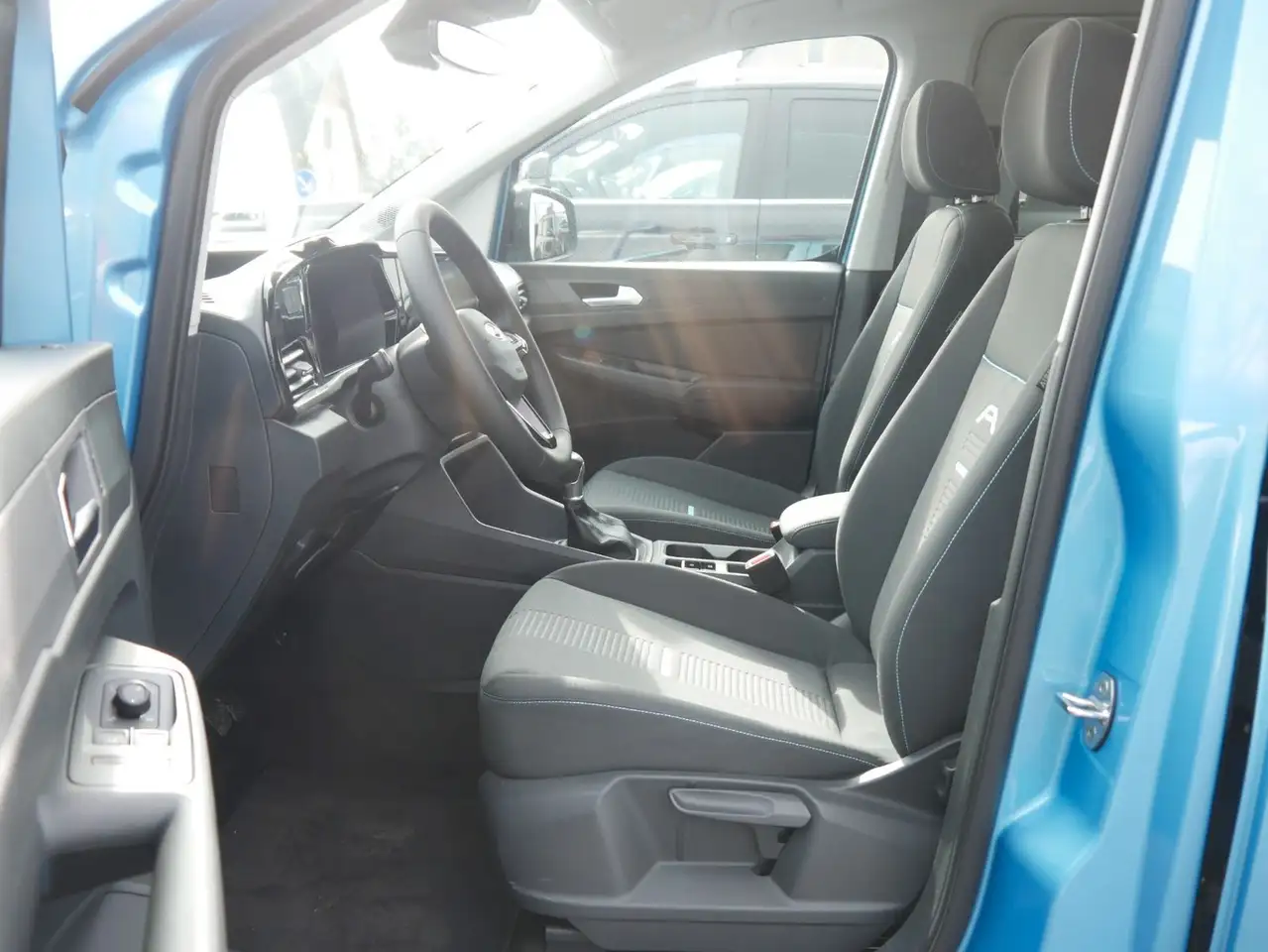 Ford Grand Tourneo 2026 — фото 11