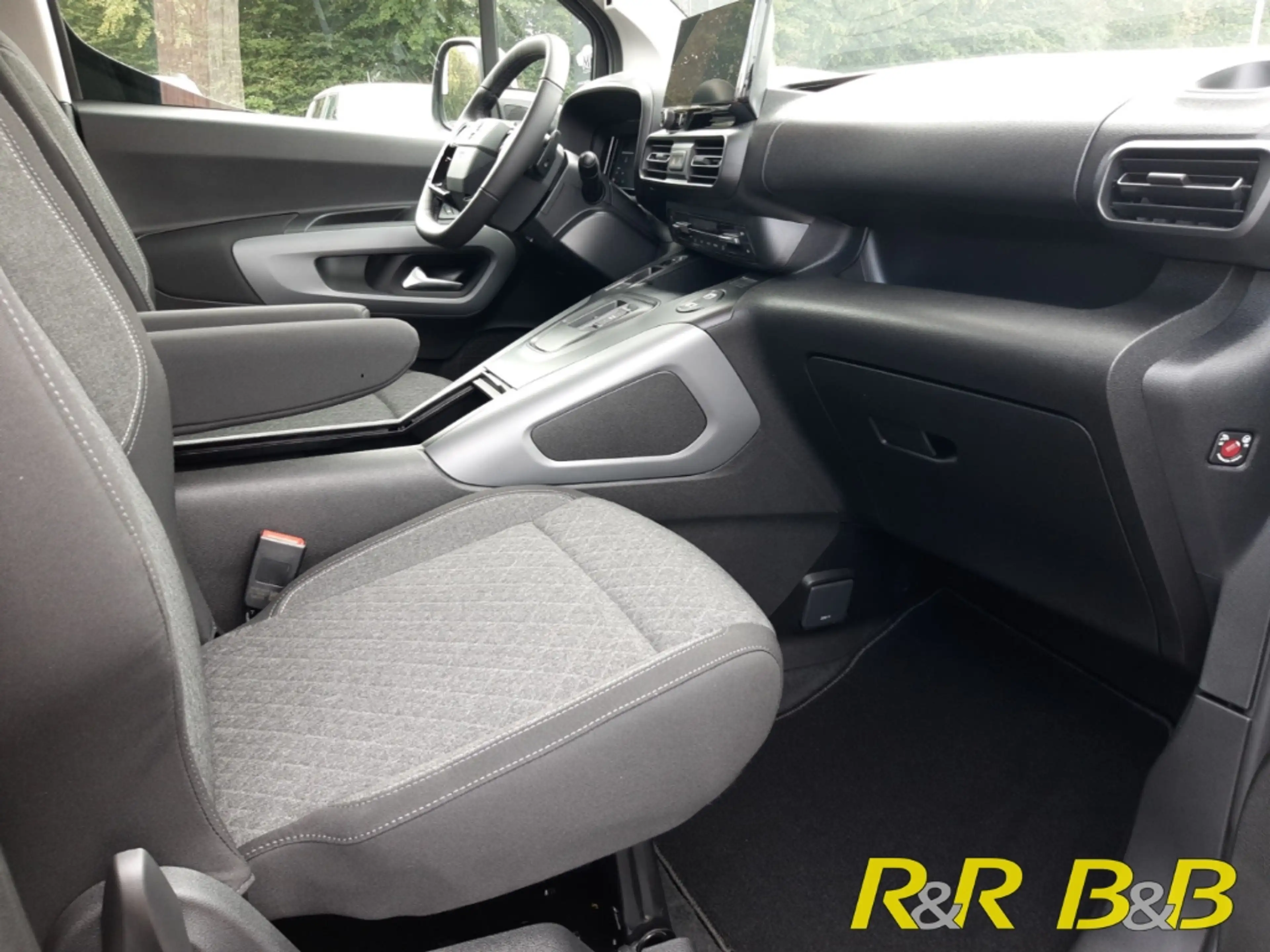 Opel Combo Life E Edition XL N1 LED Mehrzonenklima Musikstreaming — photo 9
