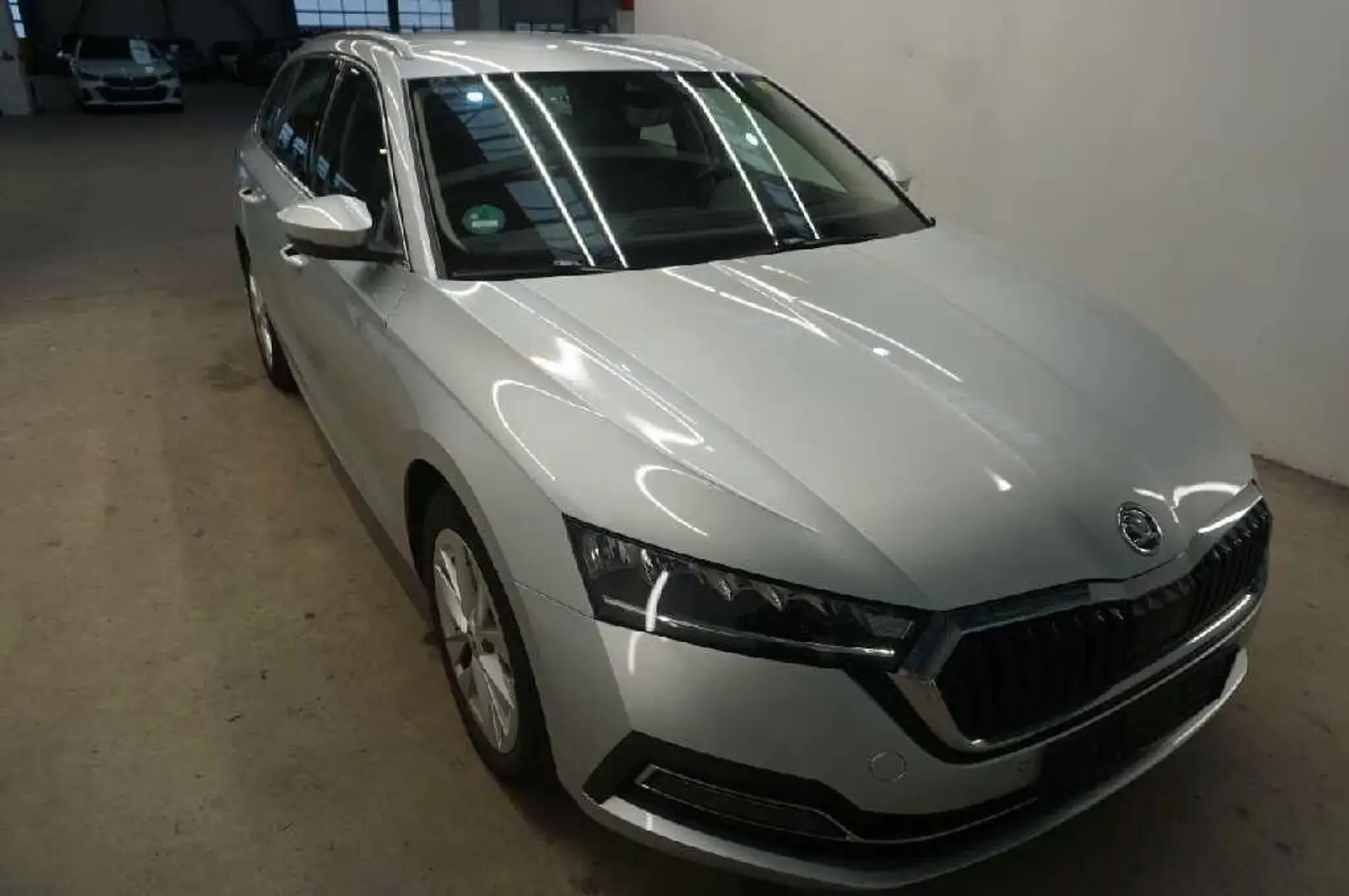 Skoda Octavia Combi Style 2.0 TDI DSG LED Navi PDC Mry Silber - 1