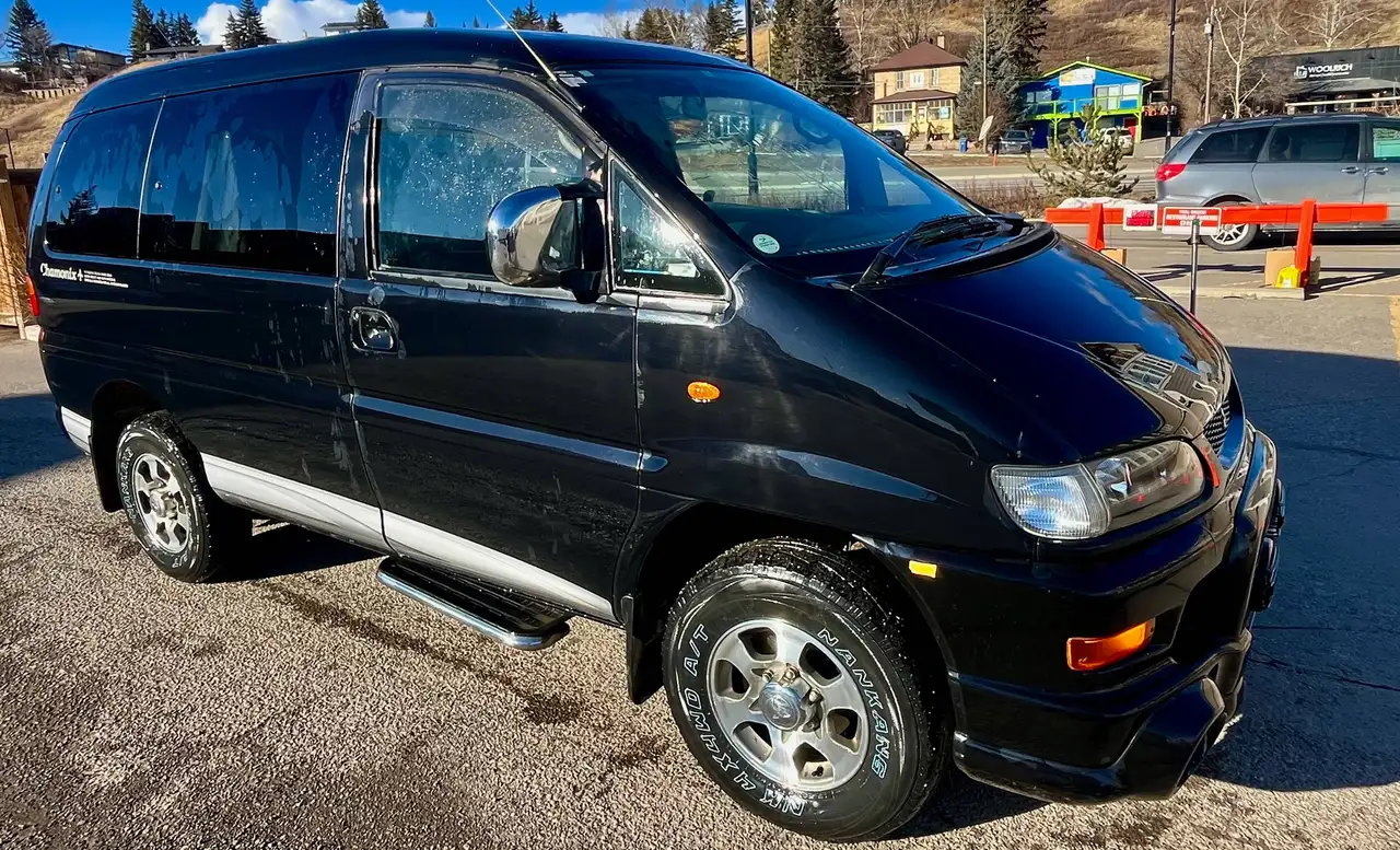Mitsubishi Delica снимка Mitsubishi Delica