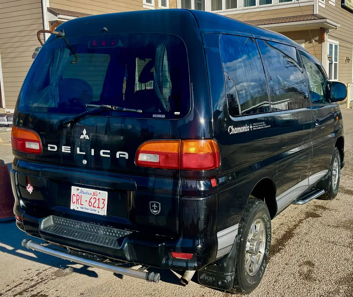Mitsubishi Delica снимка Mitsubishi Delica