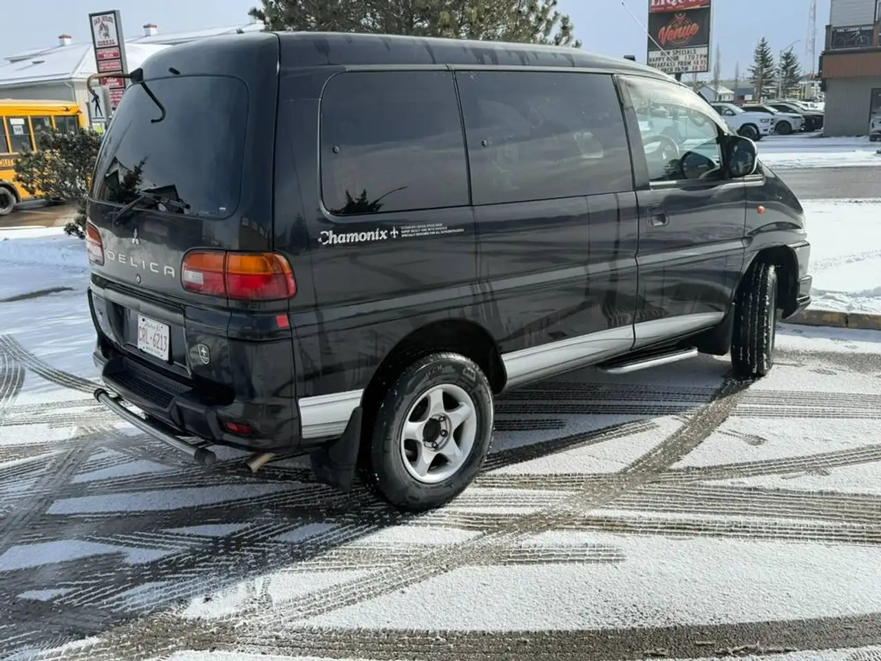 Mitsubishi Delica снимка Mitsubishi Delica