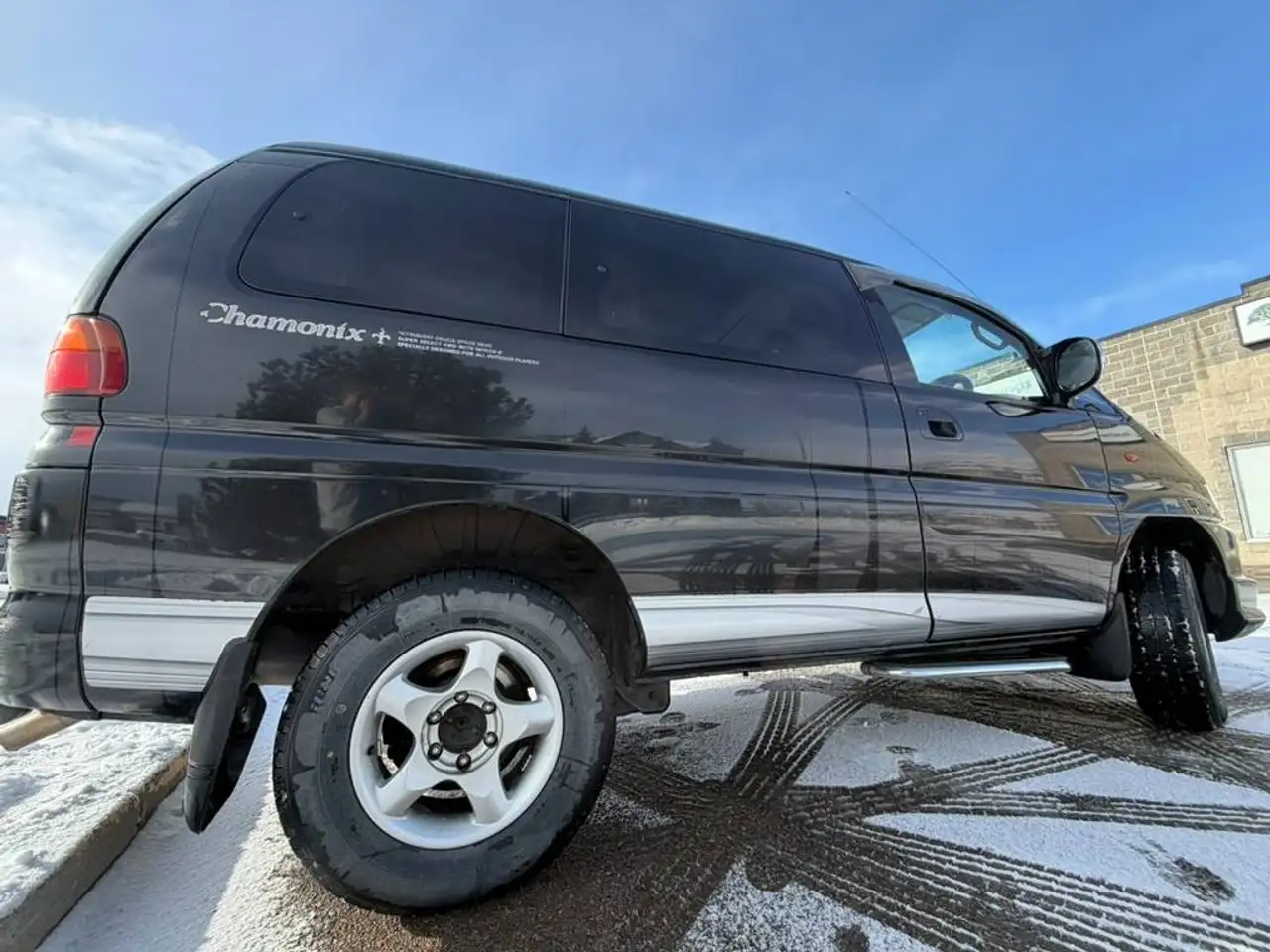 Mitsubishi Delica снимка Mitsubishi Delica