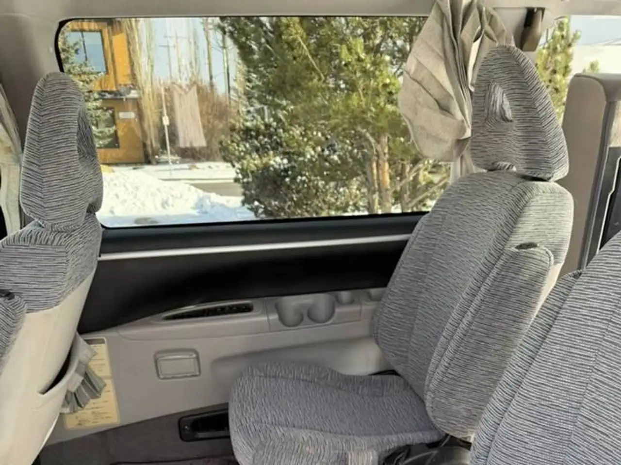 Mitsubishi Delica снимка Mitsubishi Delica