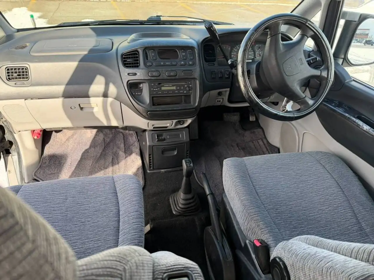 Mitsubishi Delica снимка Mitsubishi Delica