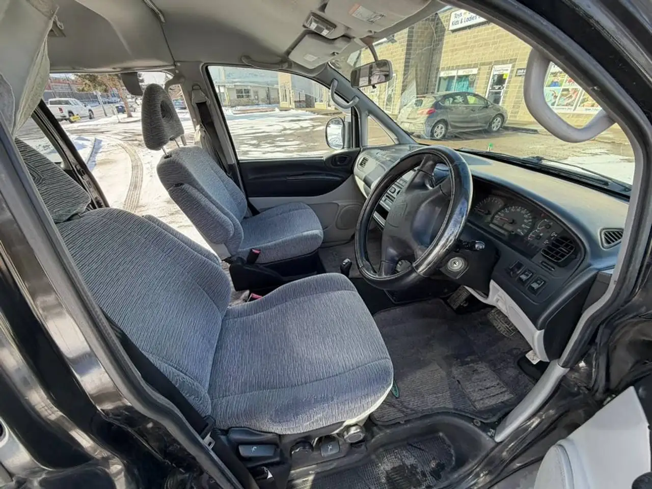 Mitsubishi Delica снимка Mitsubishi Delica