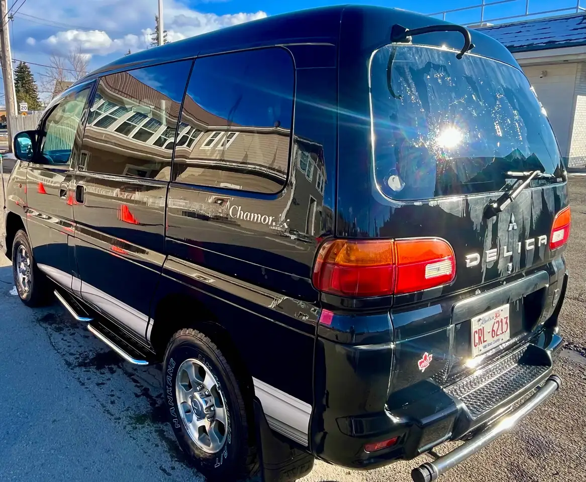 Mitsubishi Delica снимка Mitsubishi Delica