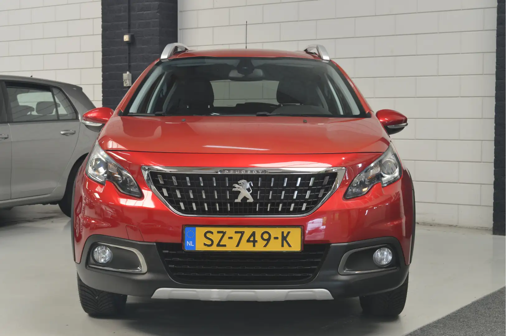 Peugeot 2008 1.2 PureTech Allure // AUTOMAAT // 104.000 km // C Rojo - 2