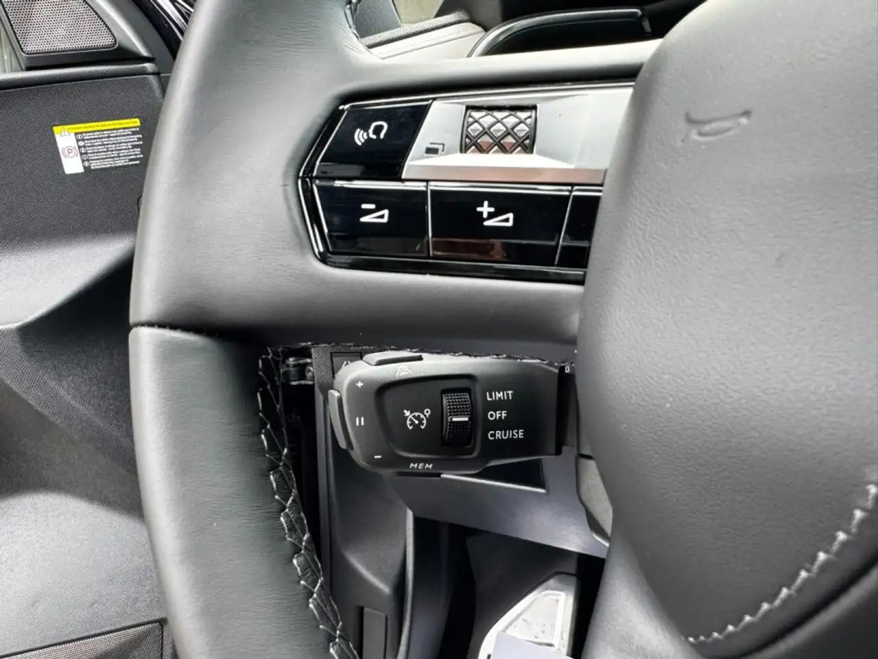 DS Automobiles DS 7 Crossback 2022 — фото 12