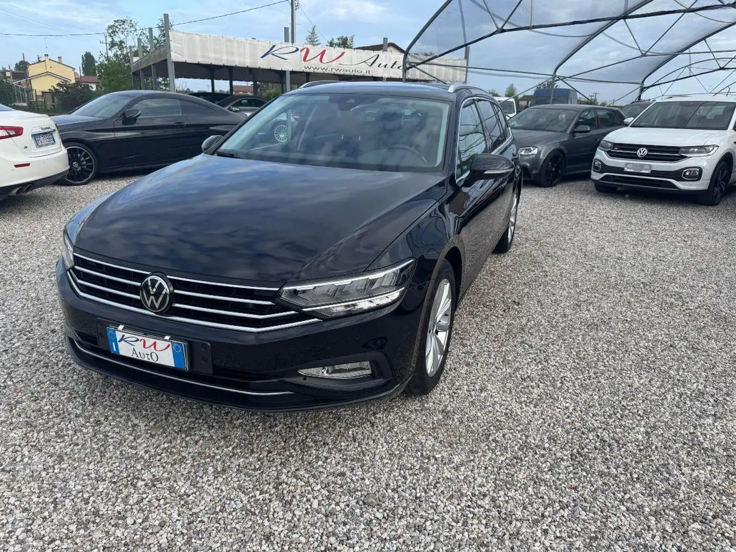 Volkswagen Passat Variant 2.0 TDI DSG Business BMT Černá - 2