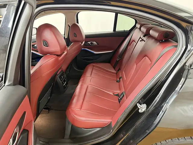 BMW 3 Series view 8