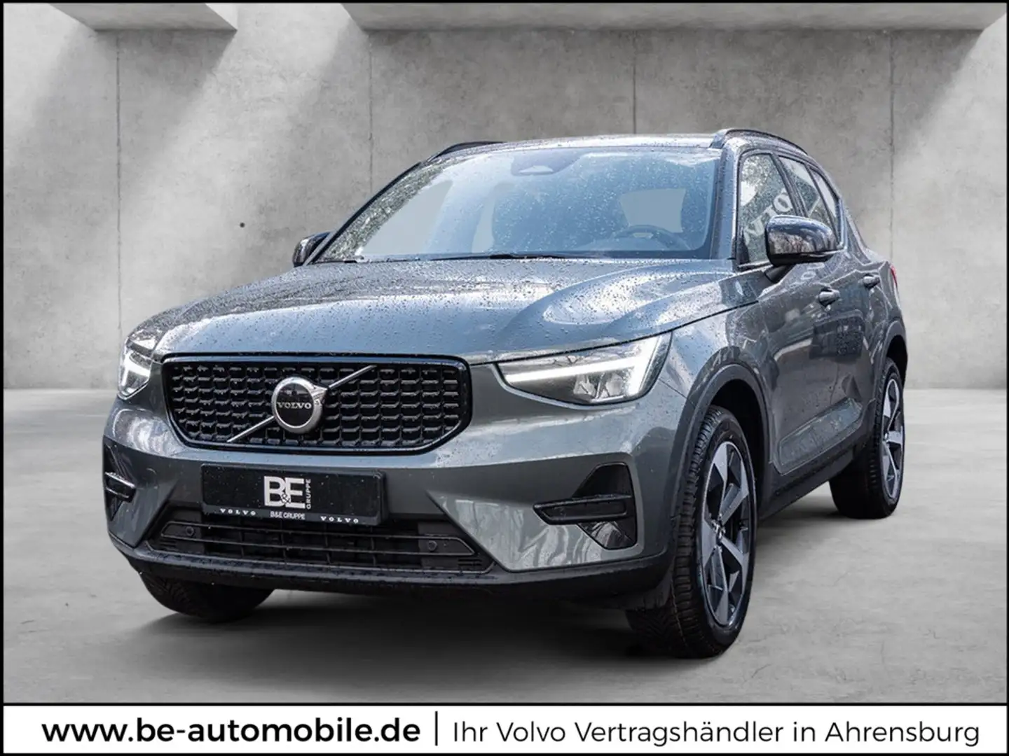 Volvo XC40 B3 Plus Dark *Ganzjahresreifen* Grün - 1