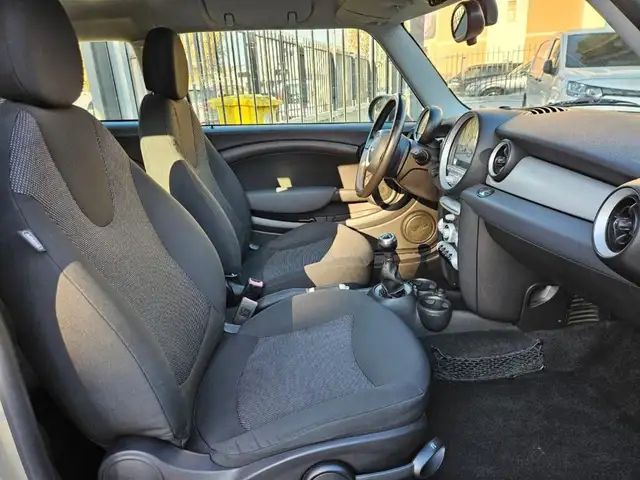 Mini Cooper Cooper view 10