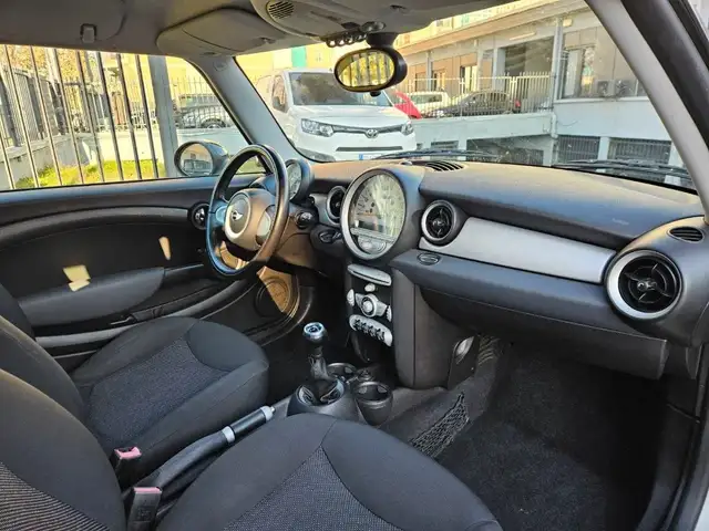 Mini Cooper Cooper view 9