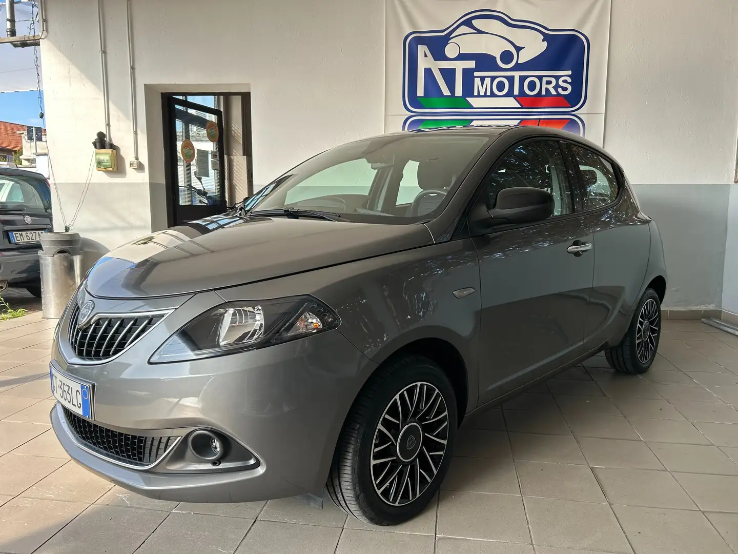 Lancia Ypsilon 1.0 firefly hybrid Platino Grigio - 1