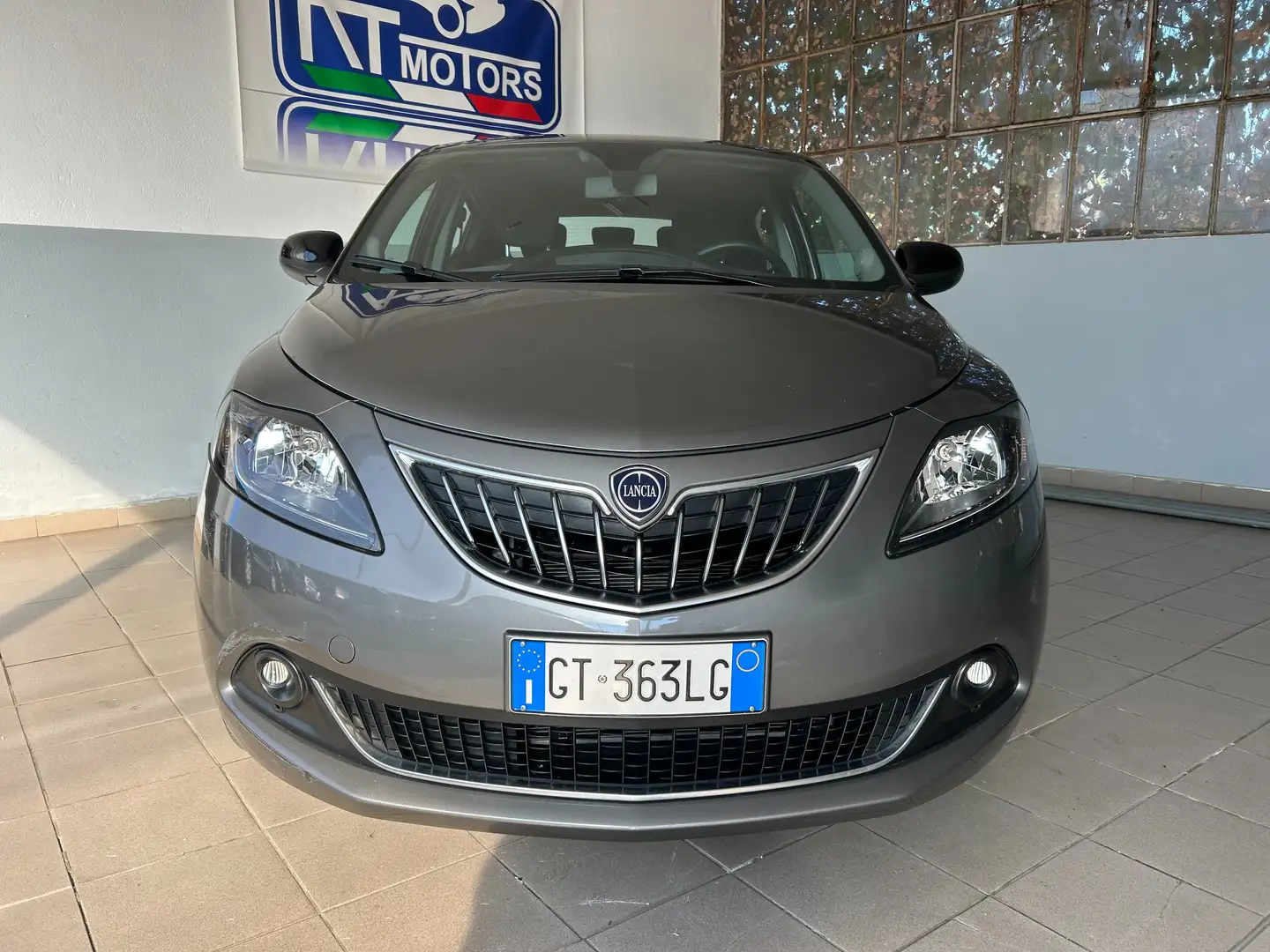 Lancia Ypsilon 1.0 firefly hybrid Platino Grigio - 2
