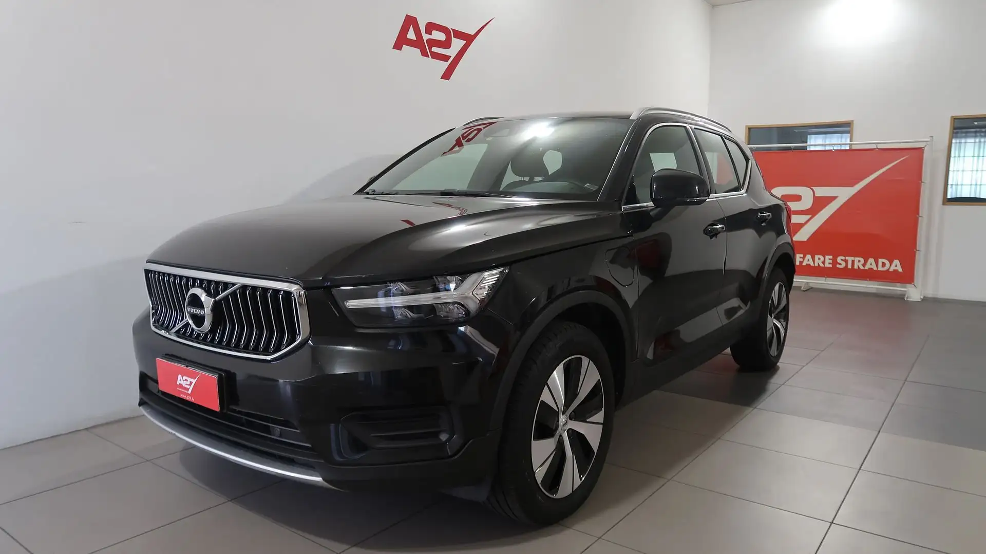 Volvo XC40 XC40 T5 Recharge Plug-in Hybrid Inscription Expre Zwart - 1