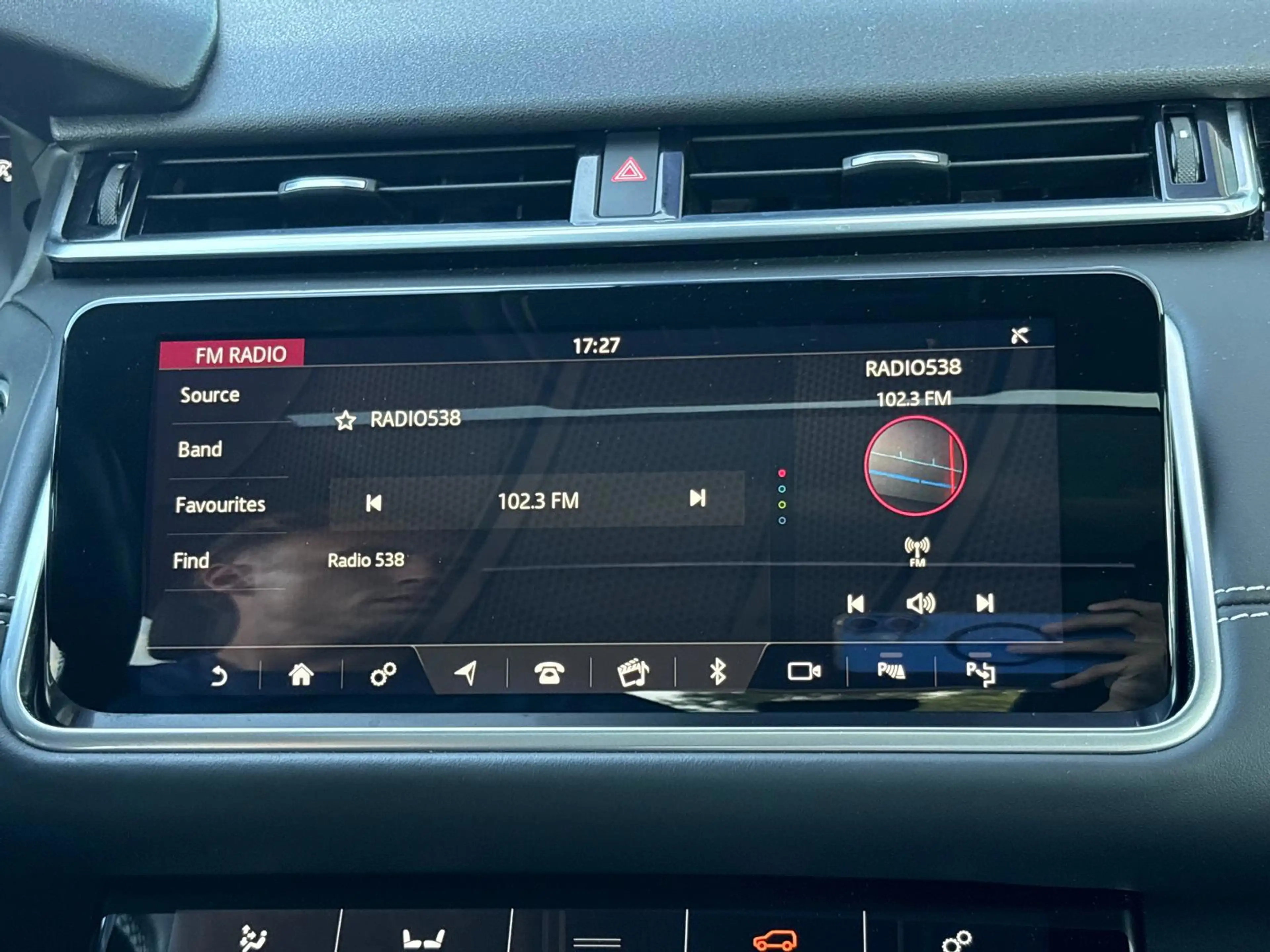 Land Rover Range Rover Velar 3.0 V6 SC AWD R-Dynamic HSE 381pk Panoramadak / 22 — photo 11